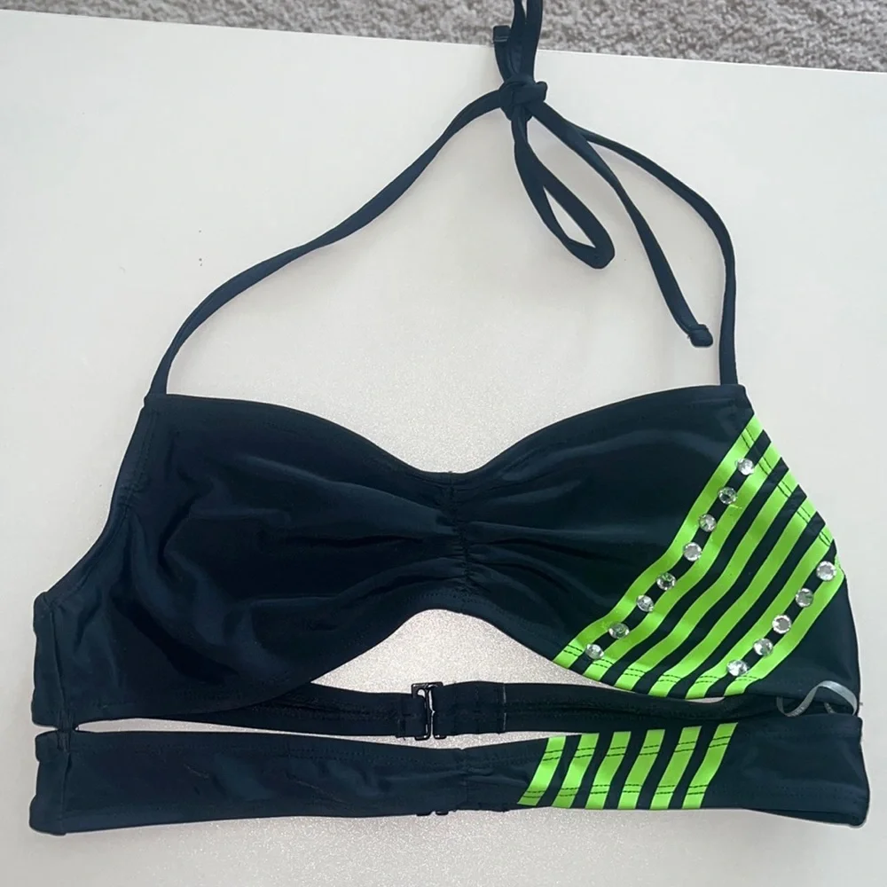 Stoned custom bikini top never worn 💚💚💚